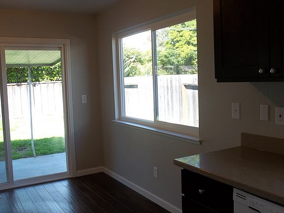 5th image of 3185 Country Dr