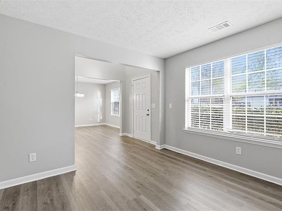 5th image of 111 Crestbend Ln