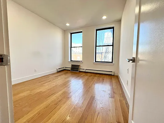 Rented by EastMount Realty LLC | media 9