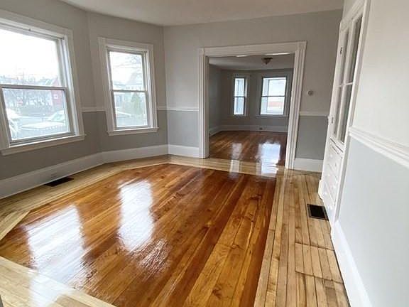 4th image of 54 Putnam St #1