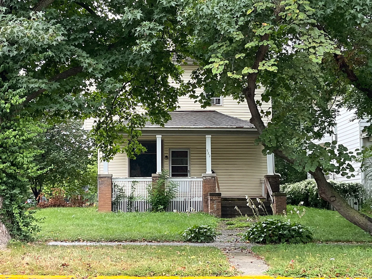 922 W College Ave photo 1