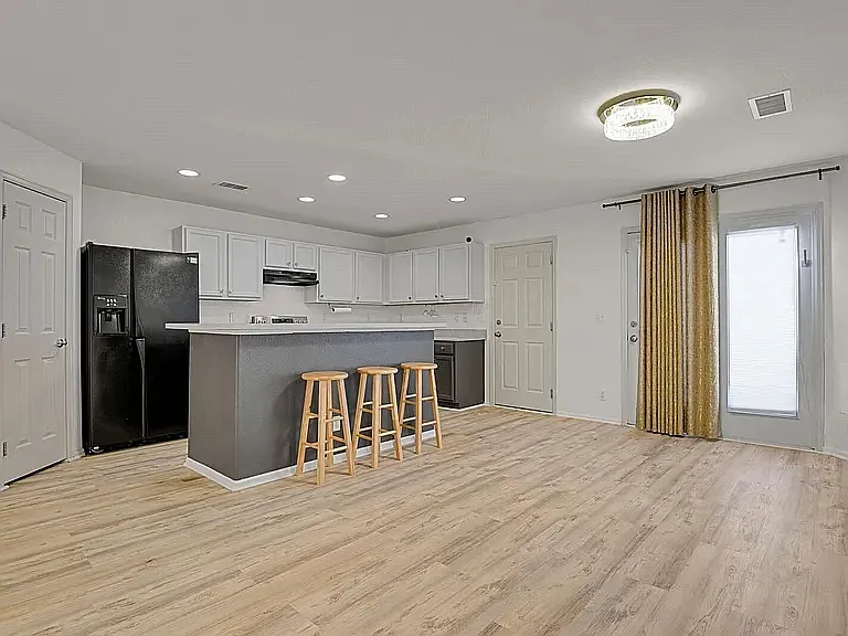 19030 E 58th Ave — Photo 5