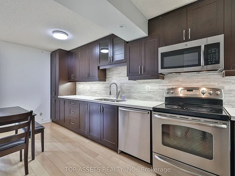 24 Wellesley St W #614 — Photo 9