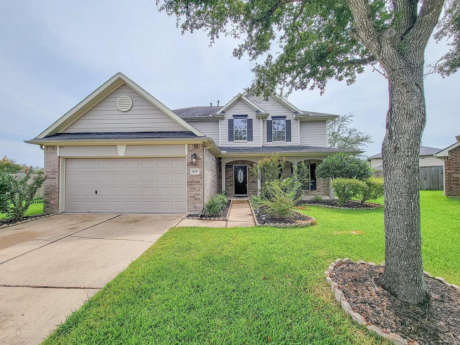 4 bed, 2.5 bath, 2653 sqft, $2,600 — Photo 2