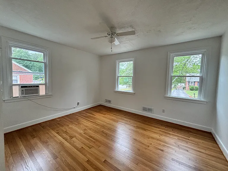 1303 Rosecroft Rd — Photo 8