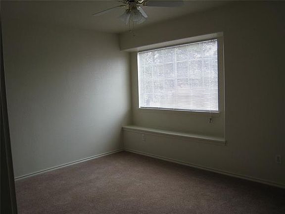 4th image of 813/815 Sagewood Trl