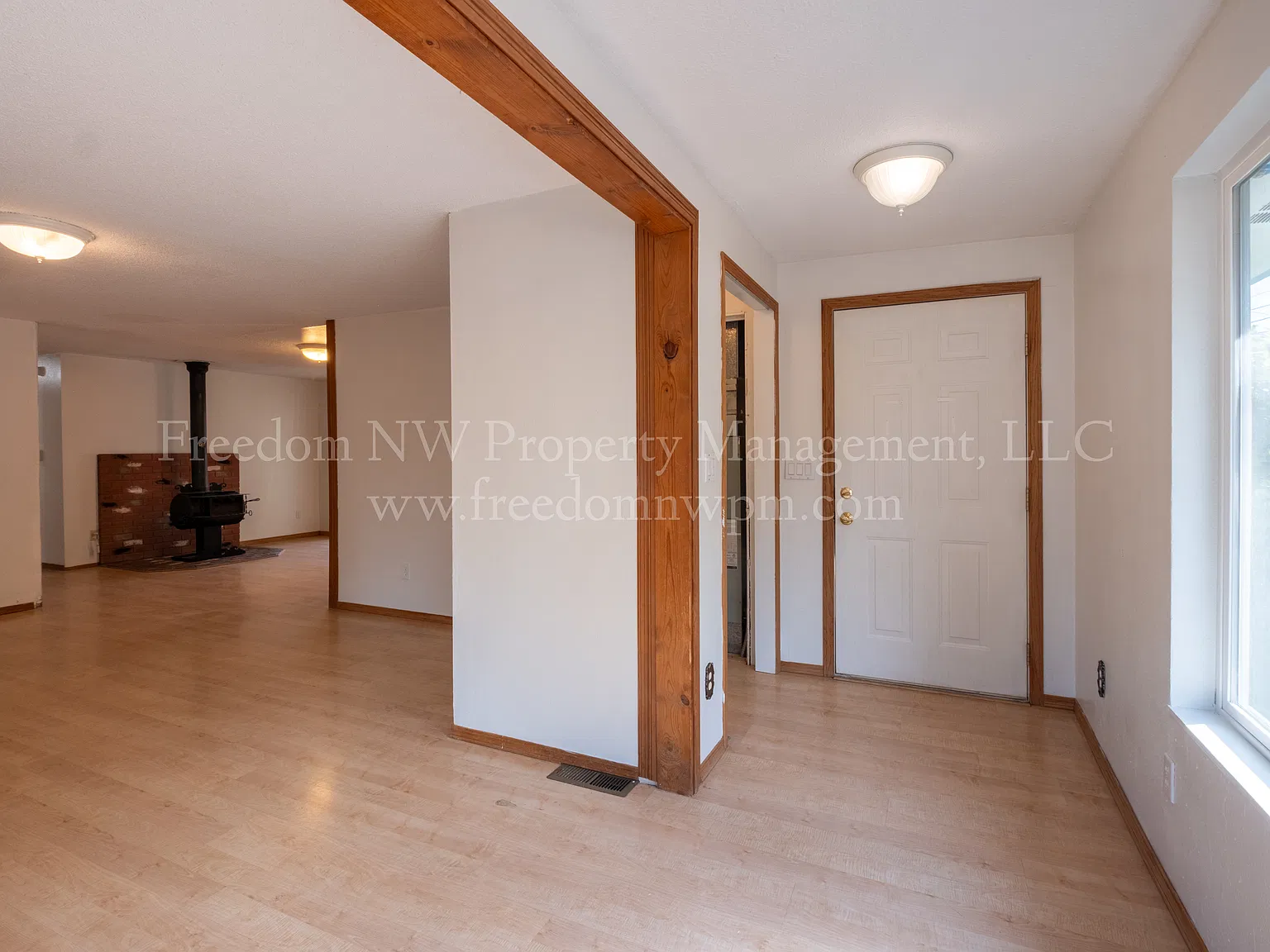 3 bed, 1056 sqft, $2,200 — Photo 3