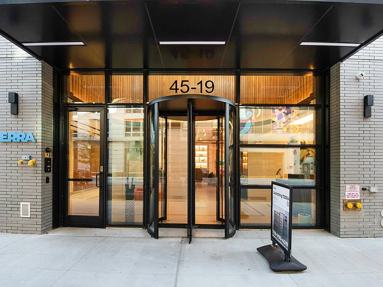 4519 Davis St #9C — Photo 23