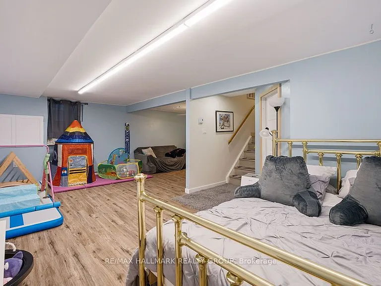 67 Grady Cres — Photo 41