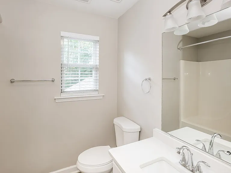 735 Continental Dr — Photo 11