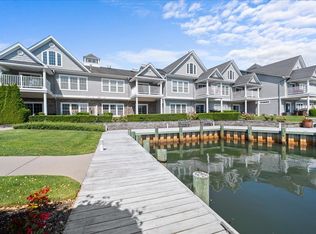 13 Nicole Ct, Copiague, NY 11726