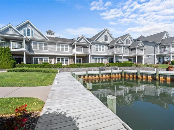 13 Nicole Court, Copiague, NY 11726