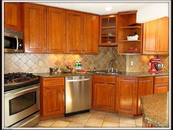 5th image of 934 Ridge Rd