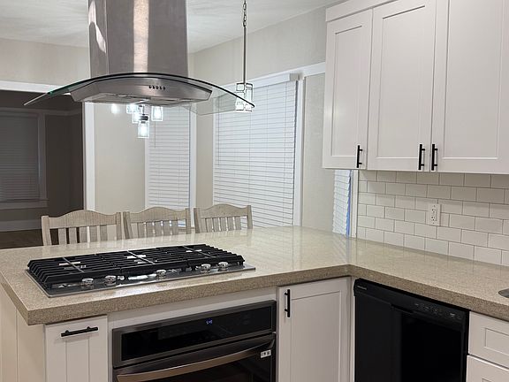 2nd image of 625 Cedar Ave
