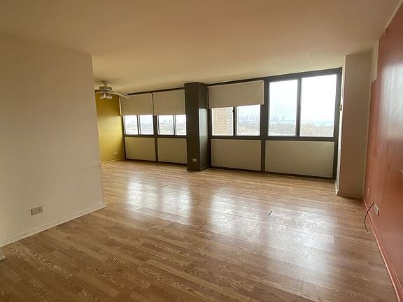 4th image of 4800 S Lake Park Ave #1207A