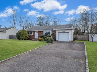 23 Ramsey Rd, Commack, NY 11725