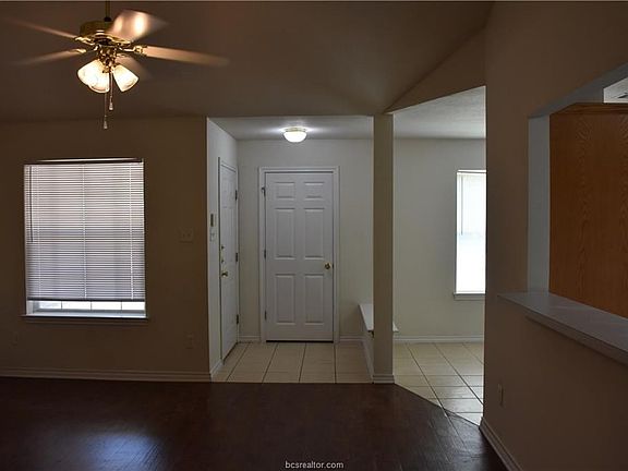 3rd image of 3813-15 Oldenburg Ln