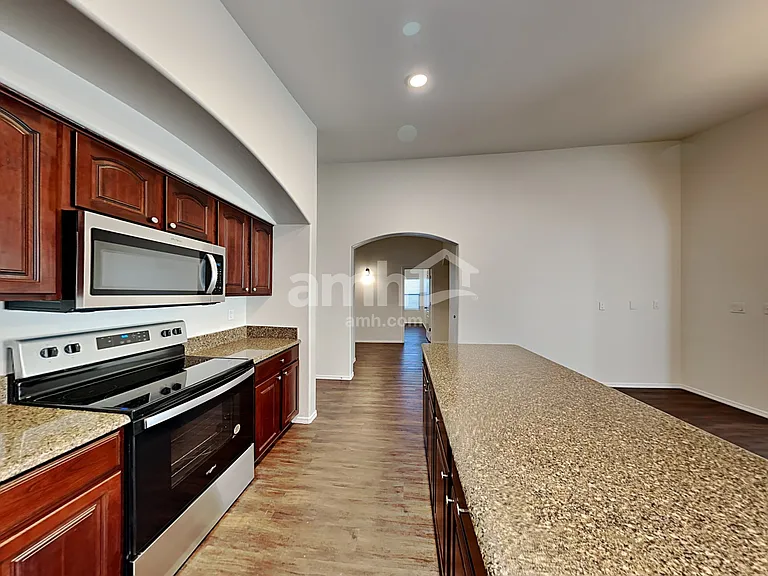 3405 S 91st Dr — Photo 4