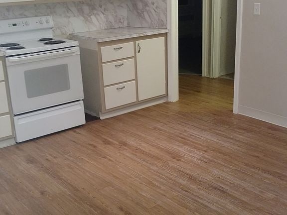 Large eat in kitchen