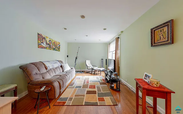 Sold by EXR | media 1