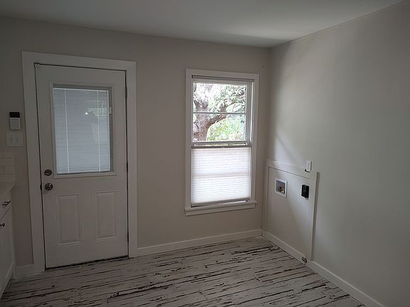 5th image of 306 W Johanna St
