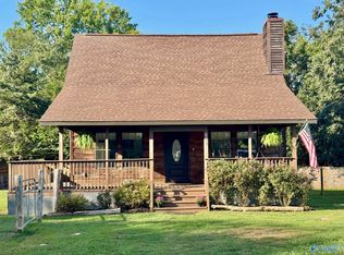 878 NE Fields Rd, Laceys Spring, AL 35754