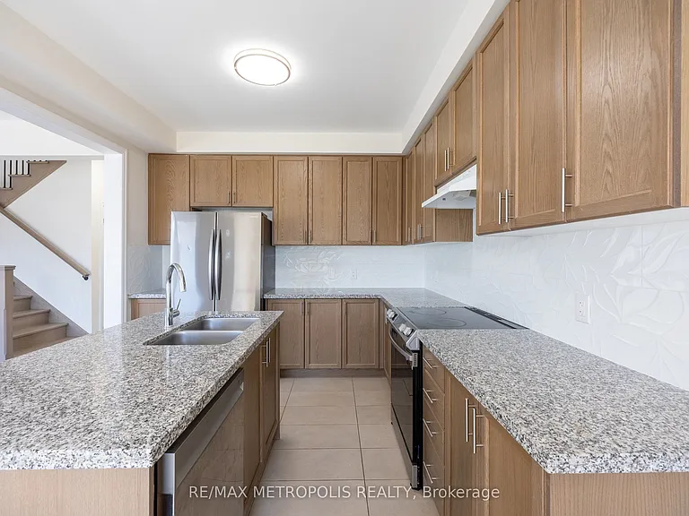 39 Northrop Ave — Photo 11