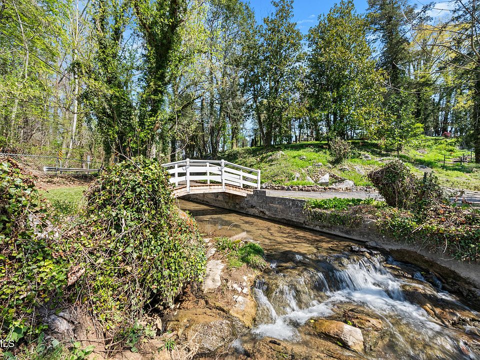 69th image of 1910 Riverside Rd