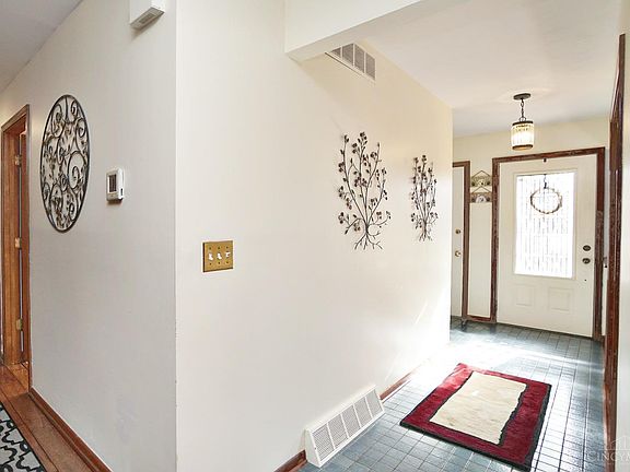 5th image of 5820 Squire Hill Ct