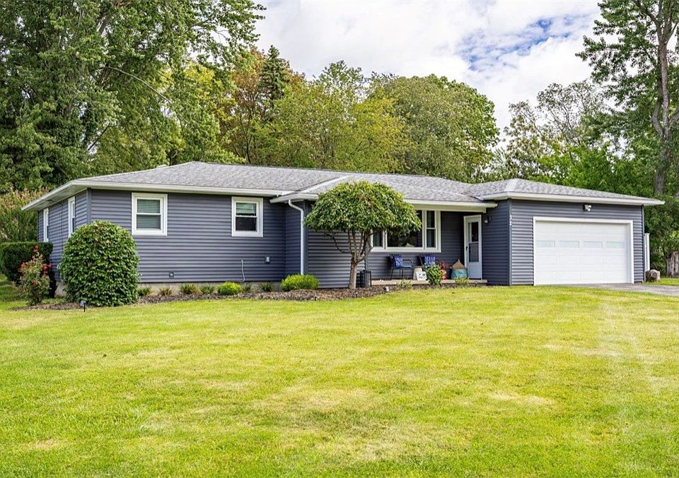 1st image of 32 Kaywood Dr