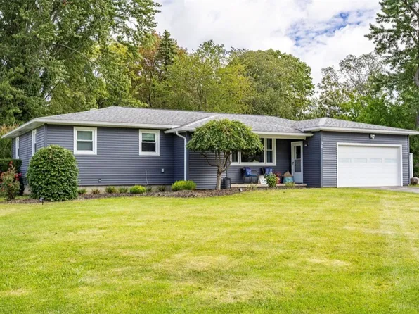 32 Kaywood Dr, Rochester, NY 14626