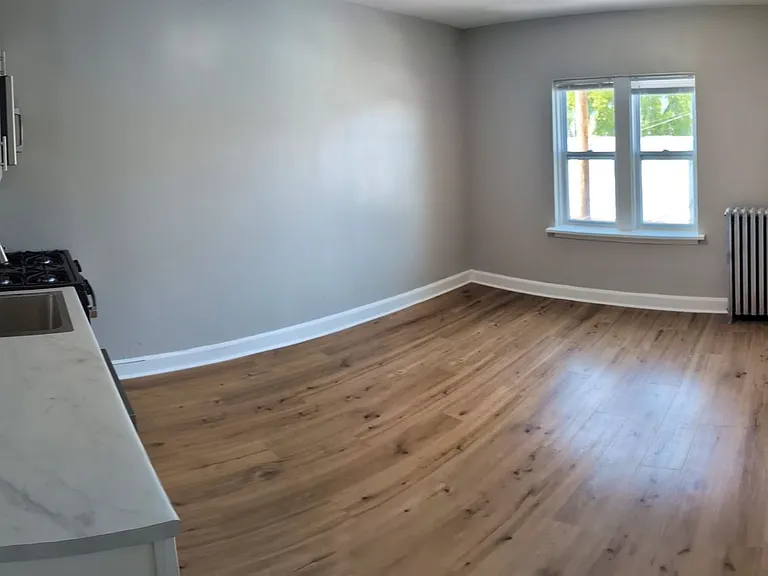 Lower East Side Milwaukee Studio and One bed Apartments- Flexible Lease Terms — Photo 16