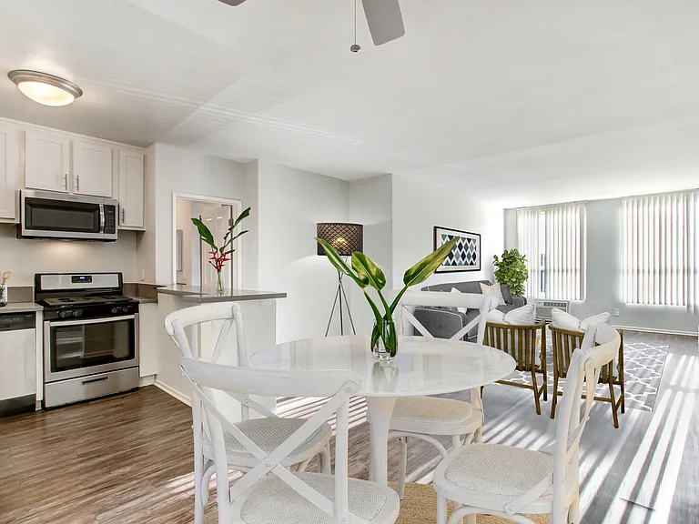 Yarmouth Apartments — Photo 17