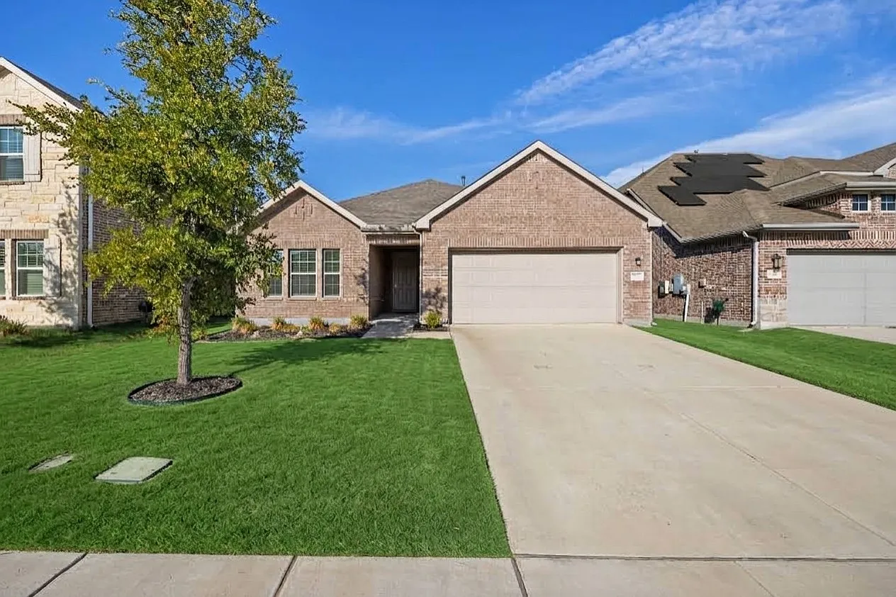 4 bed, 1926 sqft, $2,250 — Photo 3