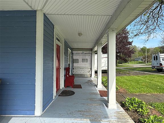5th image of 187 W Main St