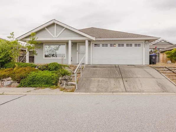 5687 Emily Way, Sechelt, BC V7Z 0N5