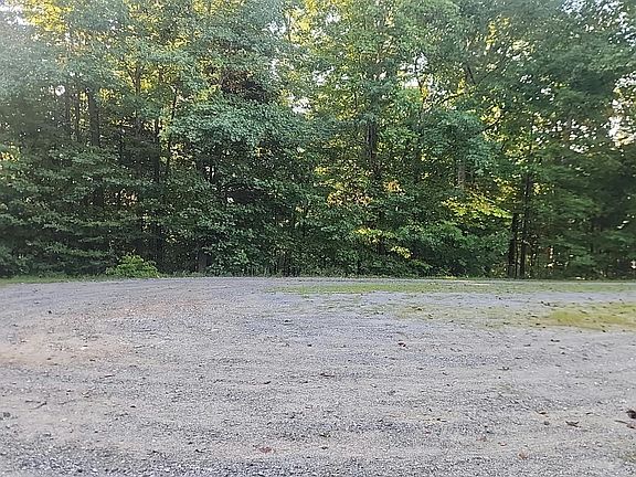 4th image of 590 Oneil Rd