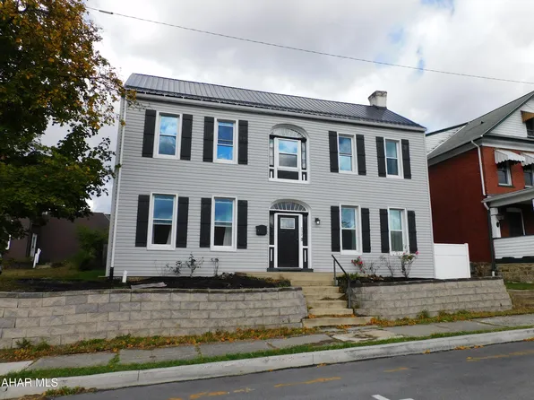 209 Mulberry St, Hollidaysburg, PA 16648
