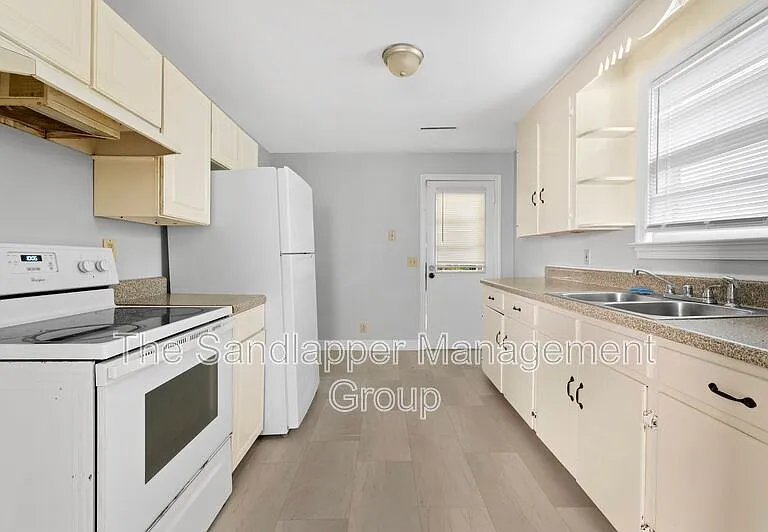 1520 Sutton St — Photo 5