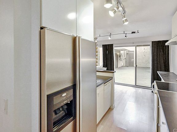 3rd image of 1351 N Orange Dr APT 121