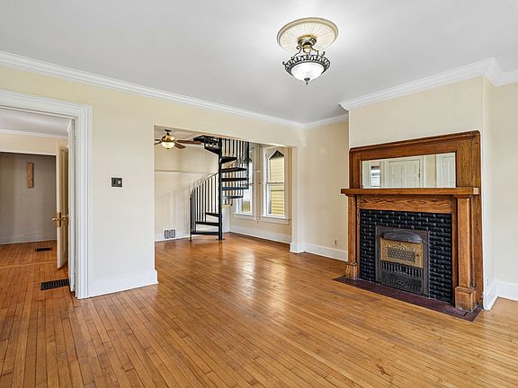 4th image of 804 E Kewaunee St #804