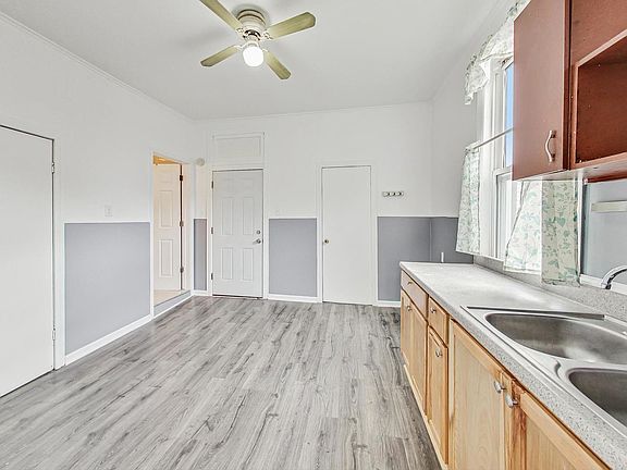 4th image of 3211 S Lawndale Ave