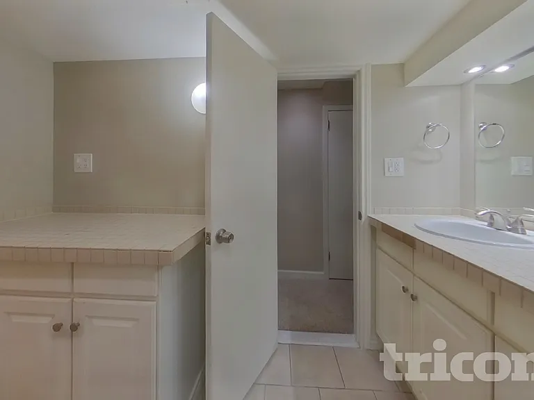 564 Mars Ct — Photo 12