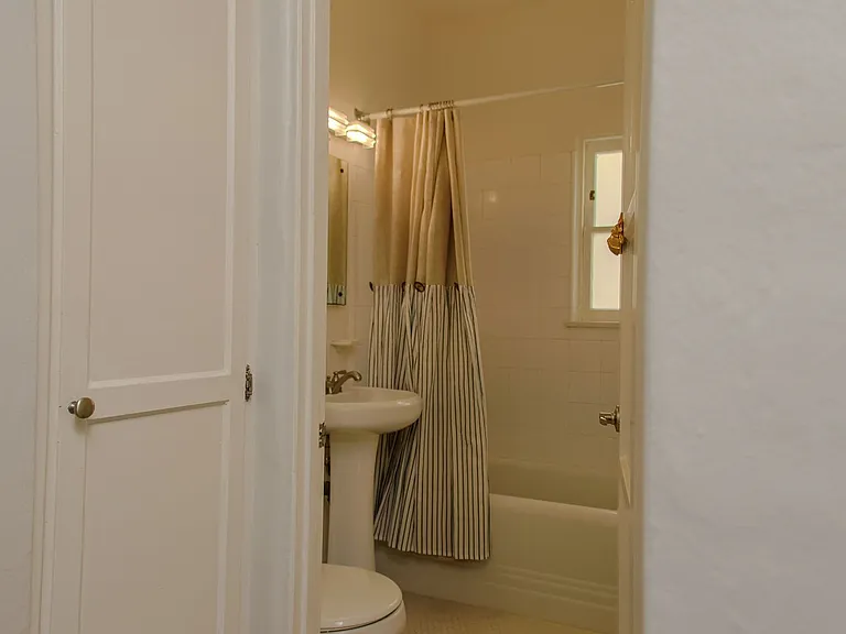 Chateau Louise — Photo 7