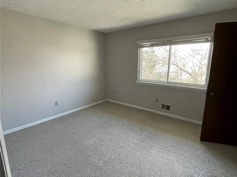 422 Eastbrooke Ln — Photo 12