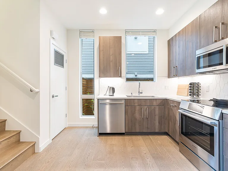 1117 14th Ave — Photo 3