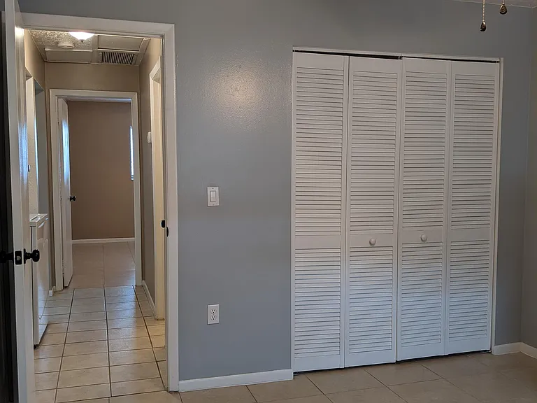 1564 University Ln #806 — Photo 7