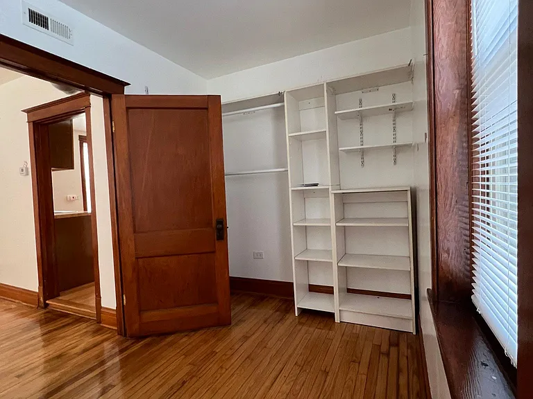 1238 N Maplewood Ave #1R — Photo 5