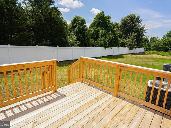 3rd image of 364 Ashby Commons Dr