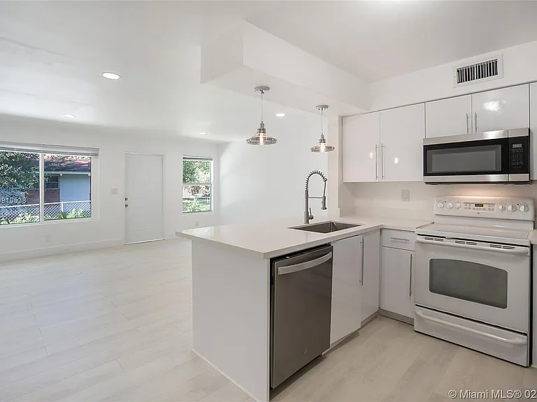 1301 NE 147th St — Photo 3